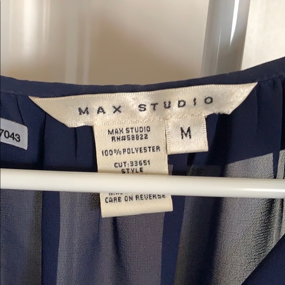 3/$20 Navy Blouse M - Picture 3 of 3